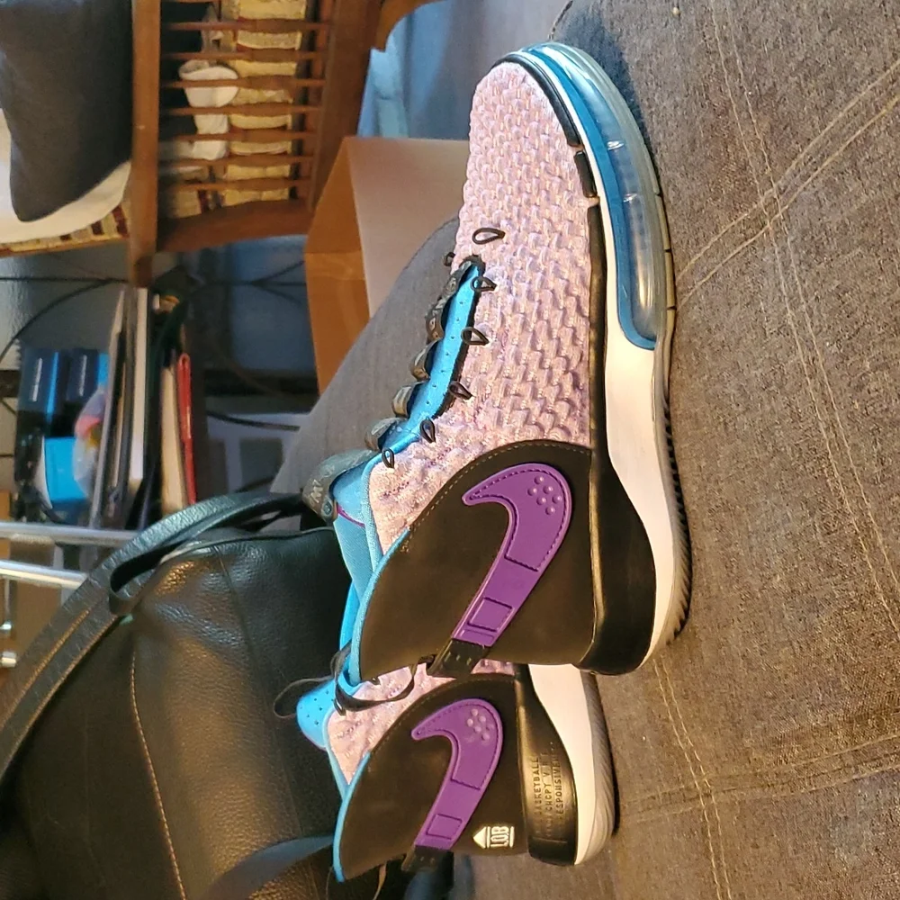 Nike Flight shoes - Picture 1 of 4